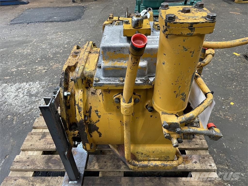 Komatsu 14G-15-00300 transmission ex. Komatsu D65P-8 Getriebe
