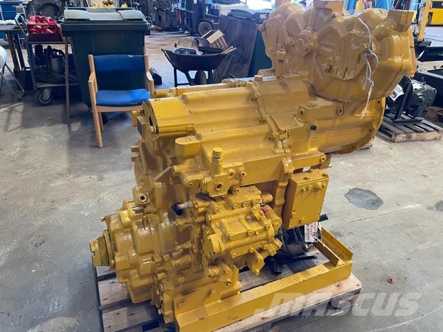 Komatsu WF450 transmission Model 714-07-X 0011 ex. Komatsu Prevodovka