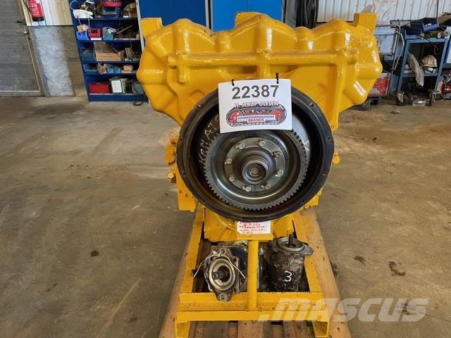 Komatsu WF450 transmission Model 714-07-X 0011 ex. Komatsu Prevodovka