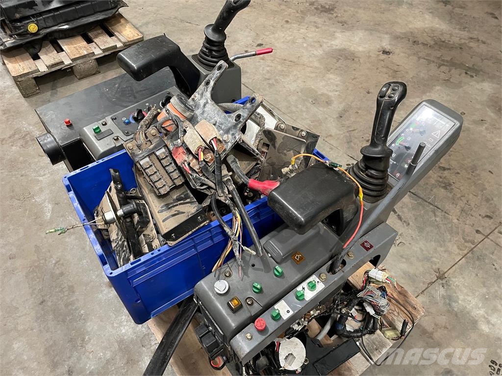 Komplet instrumentbord + el-udstyr ex. Takeuchi TB1140 s/n Componentes electrónicos