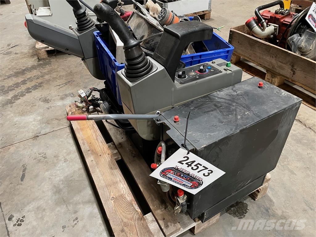 Komplet instrumentbord + el-udstyr ex. Takeuchi TB1140 s/n Componentes electrónicos