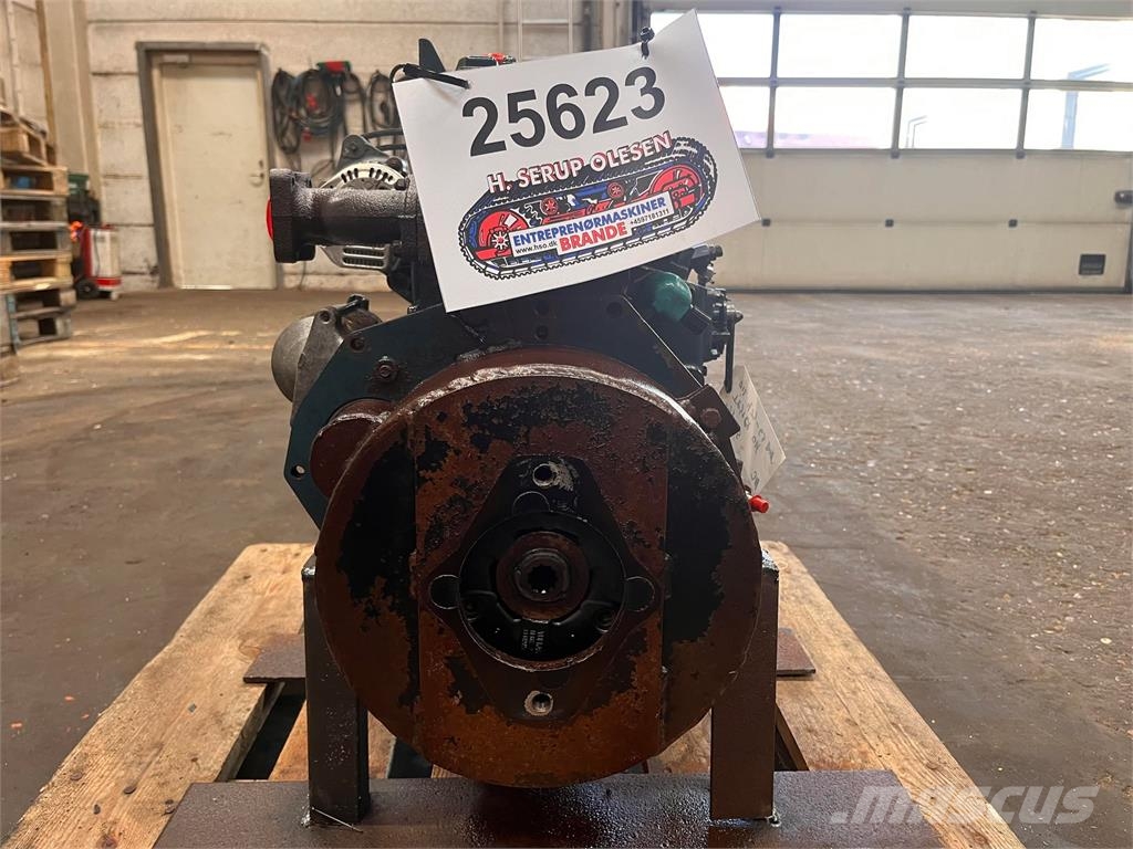 Kubota D905 motor Engines