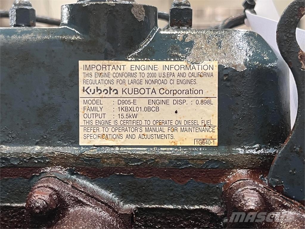Kubota D905 motor Engines