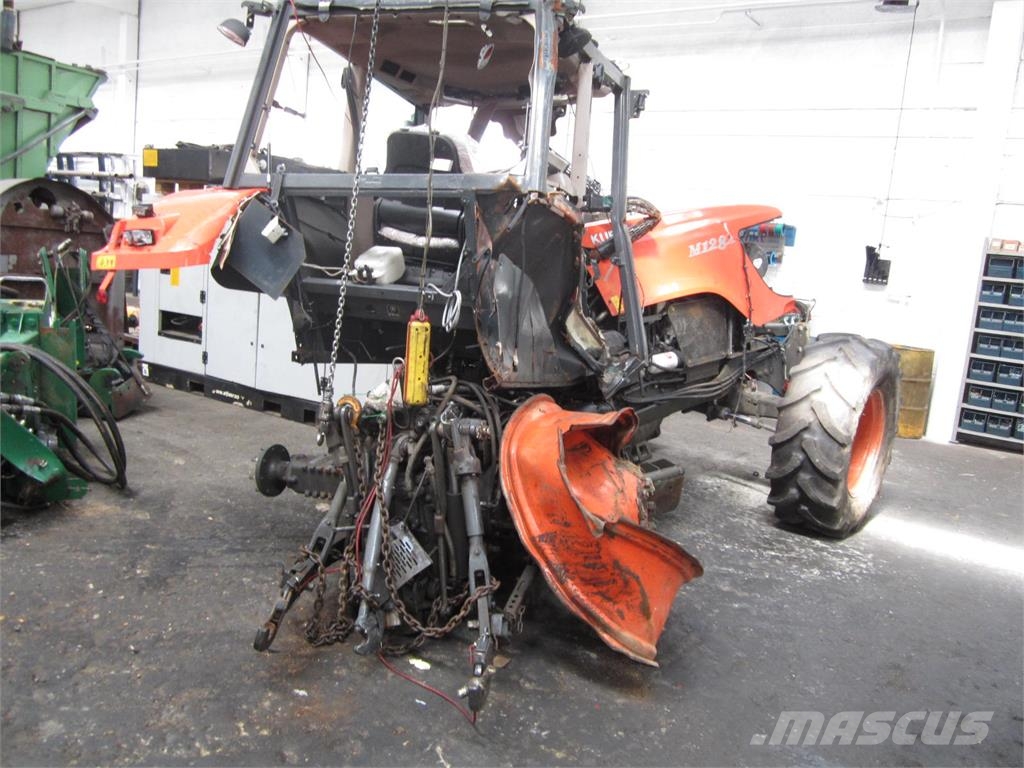 Kubota M128X traktor - til ophug معدات البناء - غير ذلك