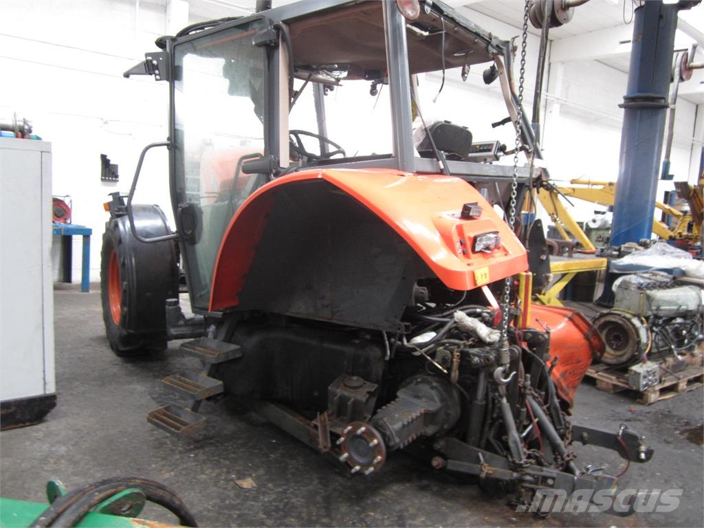 Kubota M128X traktor - til ophug معدات البناء - غير ذلك