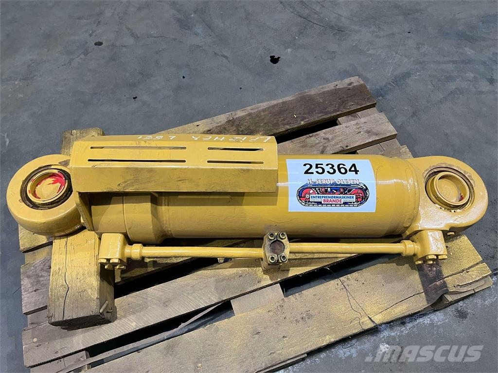 Liebherr L551 Skovlcylinder (Tiltcylinder) Гидравлическая система
