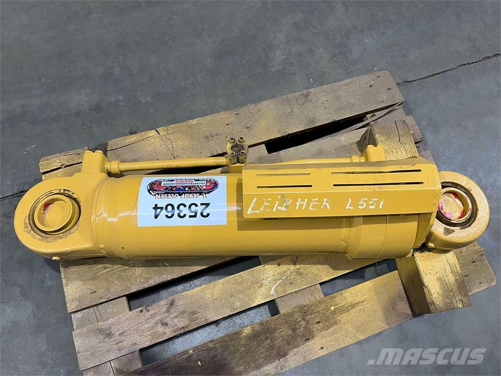 Liebherr L551 Skovlcylinder (Tiltcylinder) Гидравлическая система