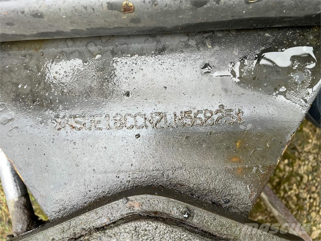 New Holland E19D - til ophug حفارات زحافة