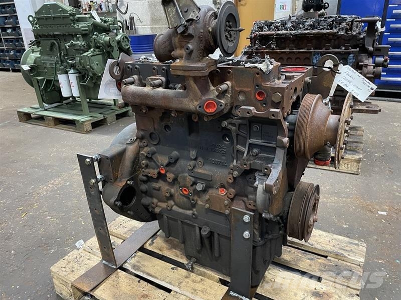 Perkins 1204E-EAAT motor - kun til dele Двигуни