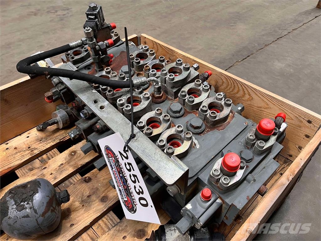 Sennebogen 821 hovedventilblok Гідравліка