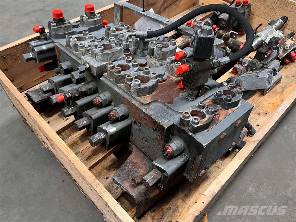 Sennebogen 821 hovedventilblok Гідравліка