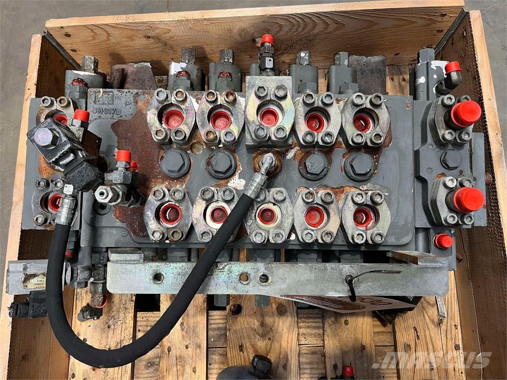 Sennebogen 821 hovedventilblok Гідравліка