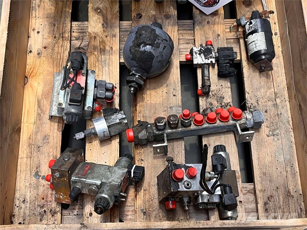 Sennebogen 821 hydraulik reservedele Гідравліка