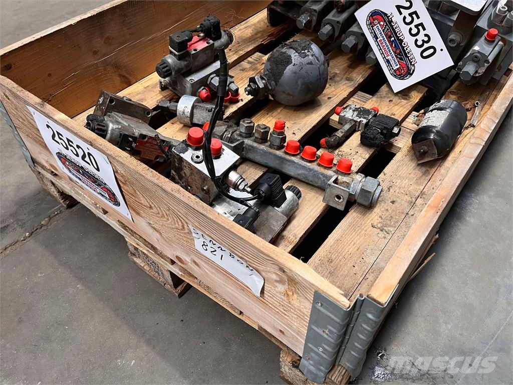 Sennebogen 821 hydraulik reservedele Гідравліка