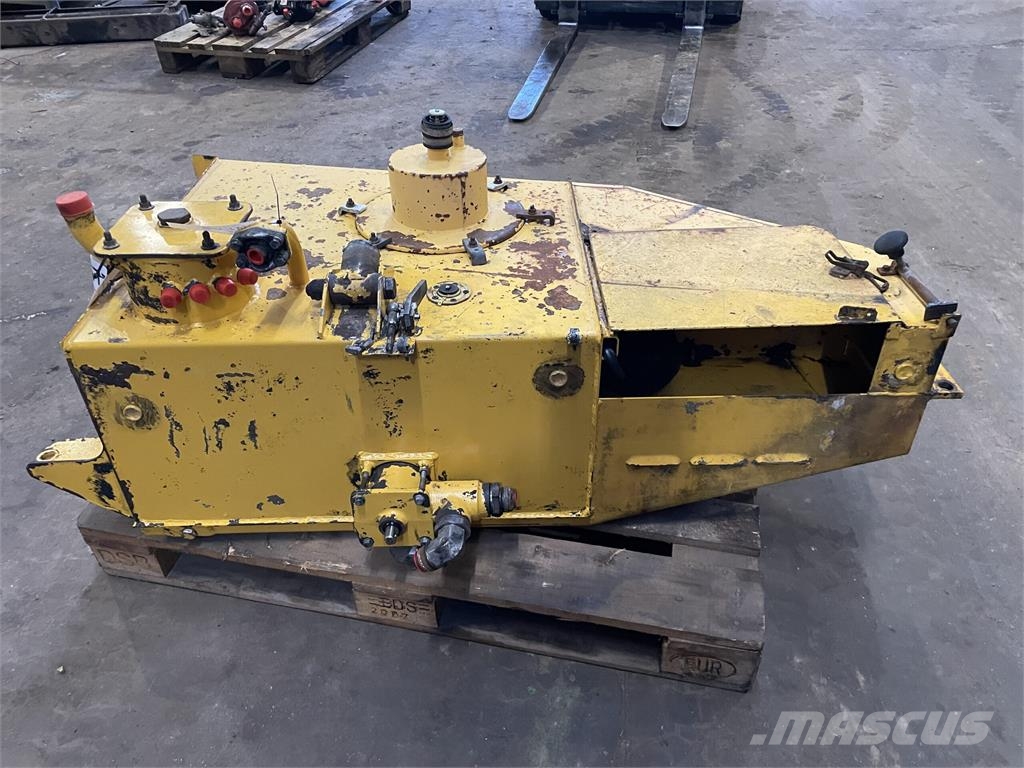 Tank, hydraulik ex. Volvo A25C 6x6 s/nr. 10052, år Ďalšie komponenty