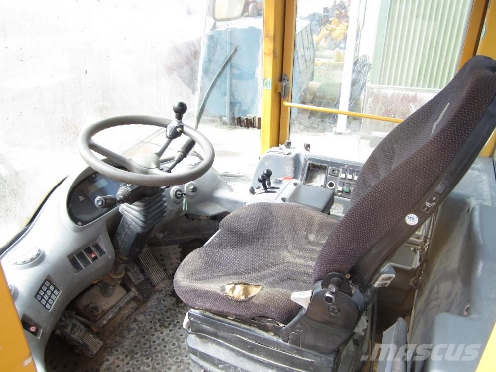 Volvo L180E læssemaskine til ophug Incarcator pe pneuri