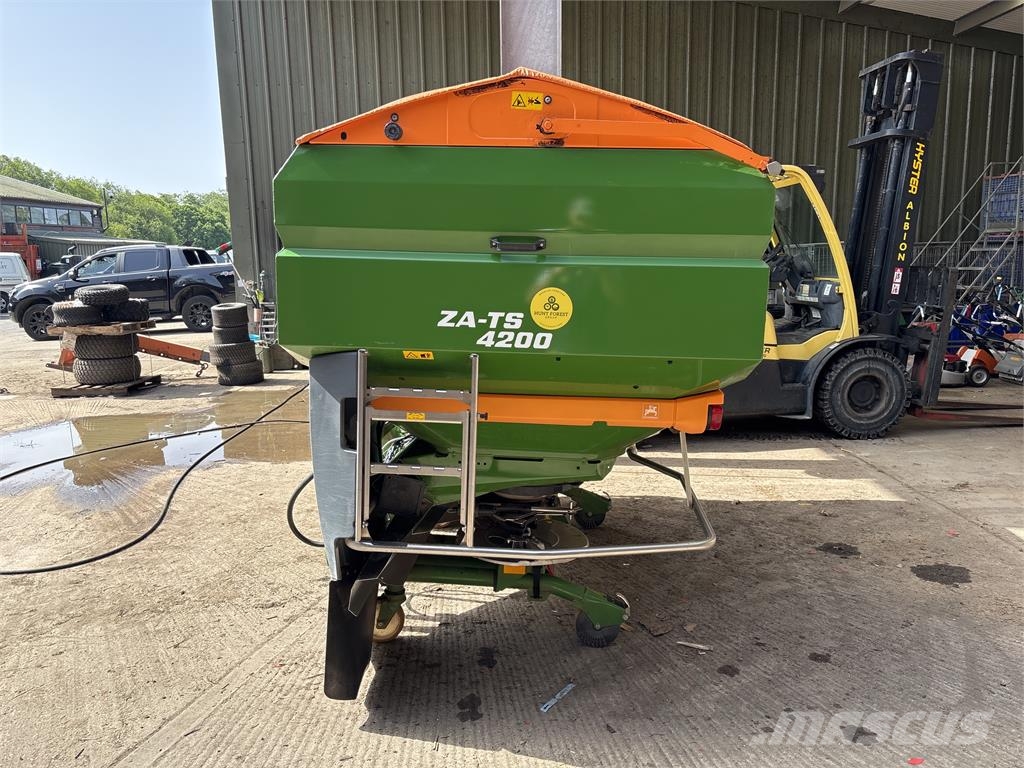 Amazone ZA-TS 4200 معدات فرد المواد المعدنية