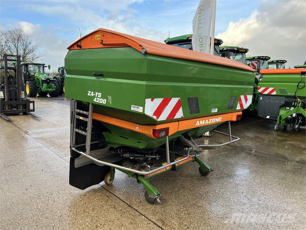 Amazone ZA-TS 4200 معدات فرد المواد المعدنية