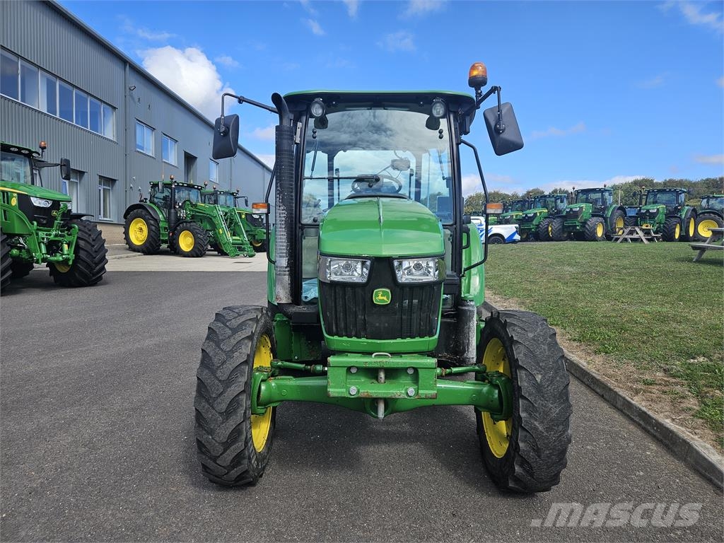 John Deere 5058E Traktoriai