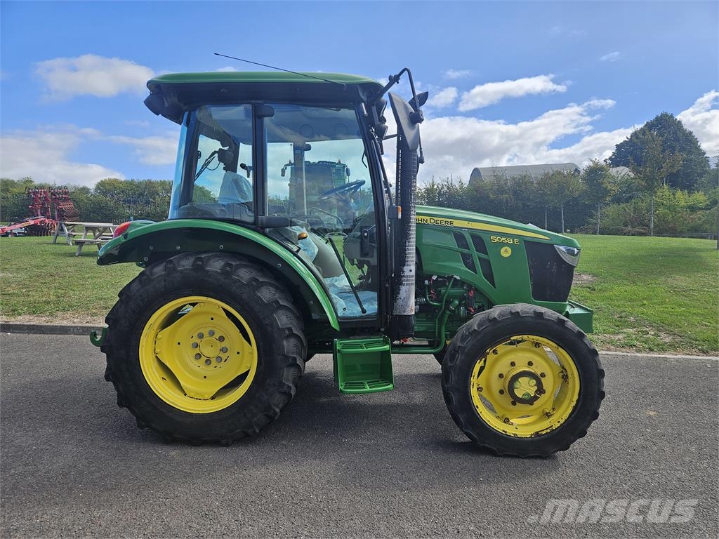John Deere 5058E Traktoriai