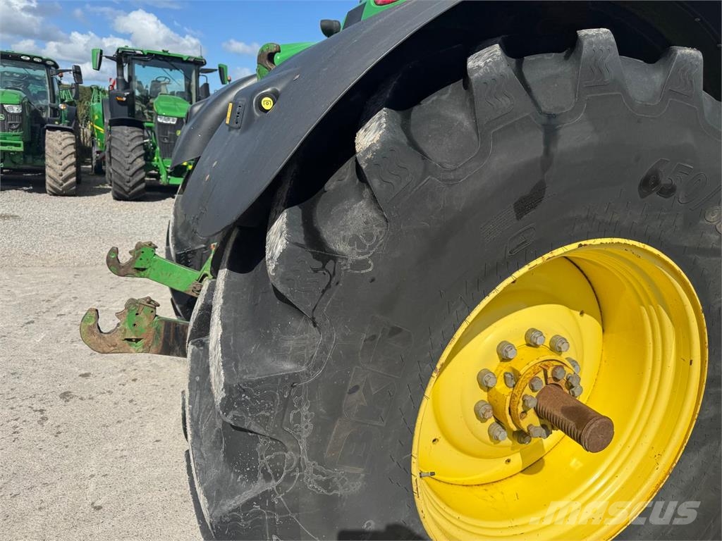 John Deere 6210R Traktoriai