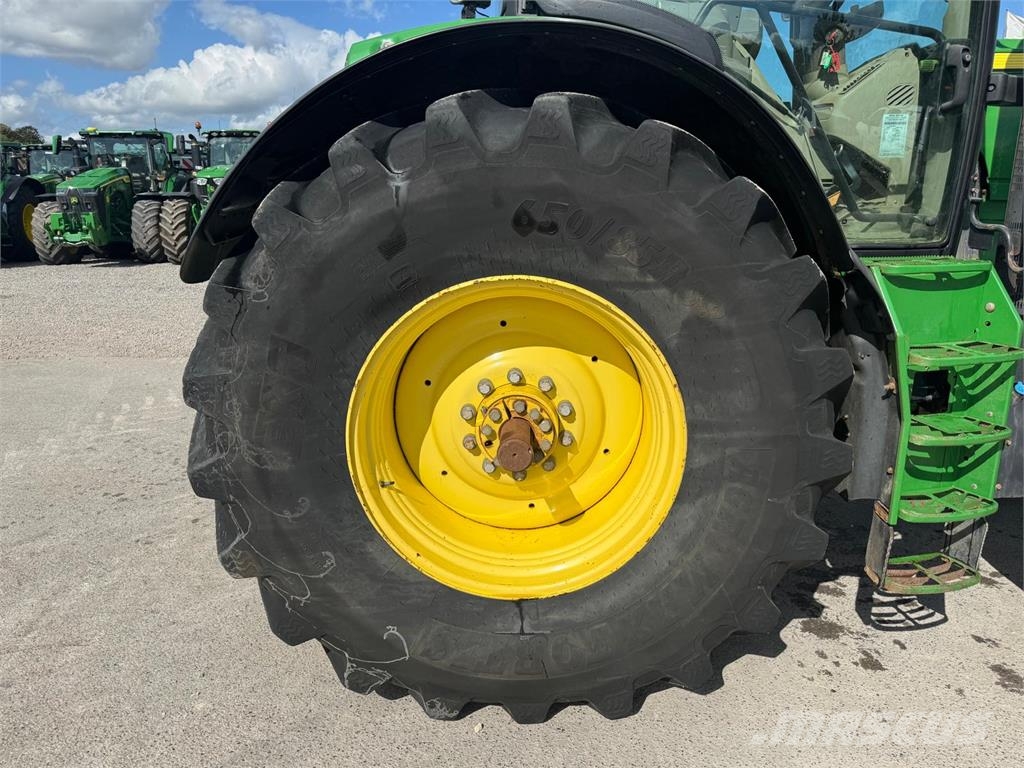 John Deere 6210R Traktoriai