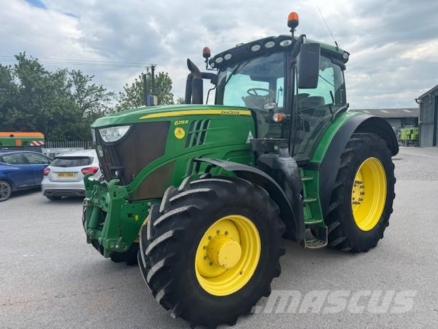 John Deere 6215R Traktori