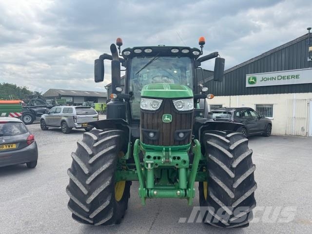 John Deere 6215R Traktori