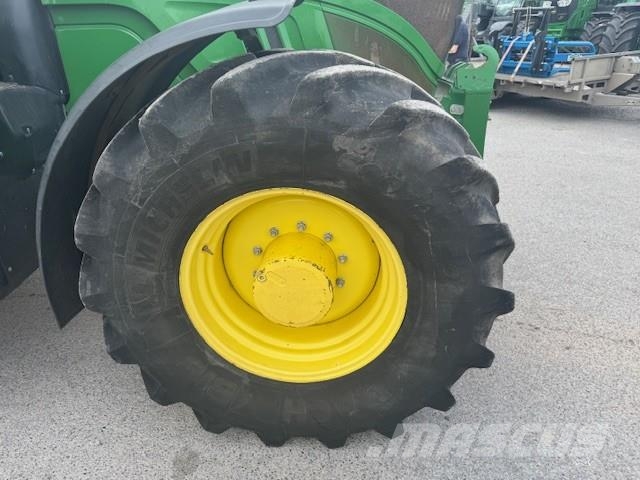 John Deere 6215R Traktori