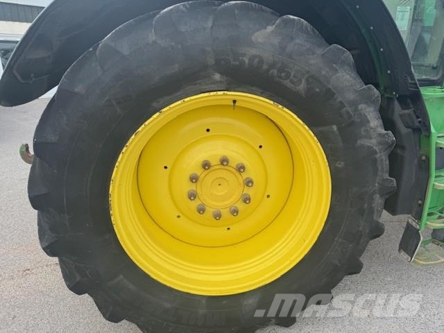 John Deere 6215R Traktori