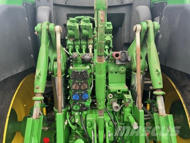 John Deere 6215R Traktori