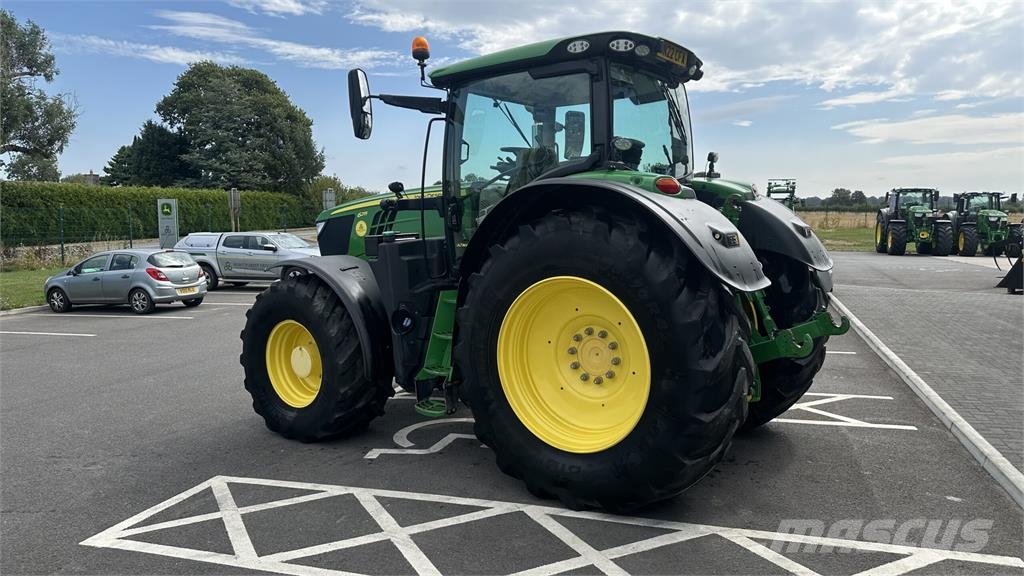 John Deere 6215R Traktoriai