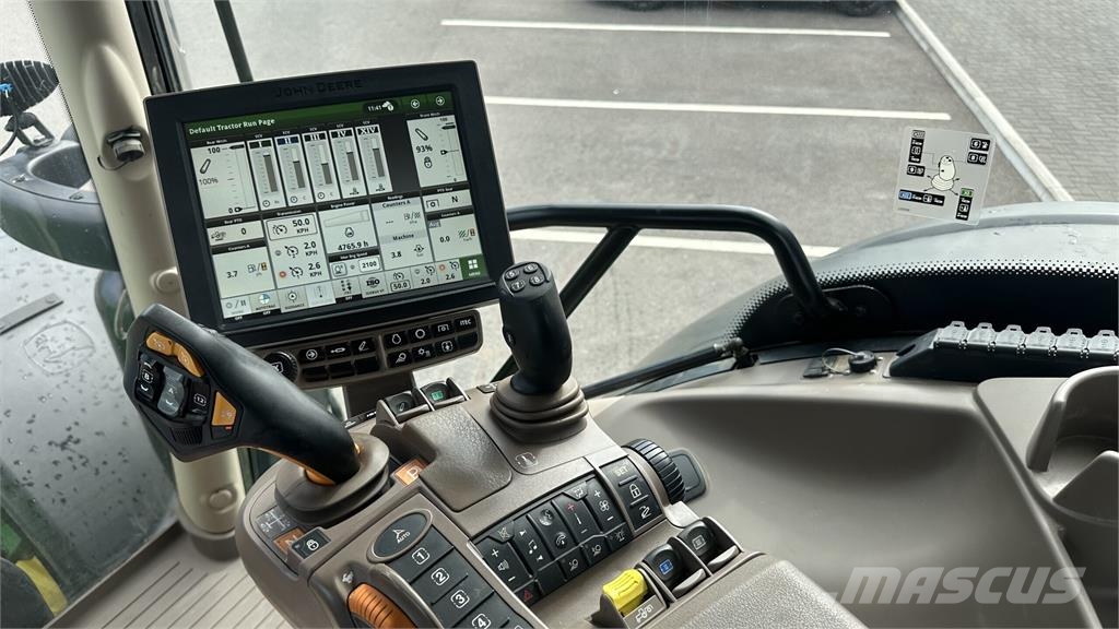 John Deere 6215R Traktoriai