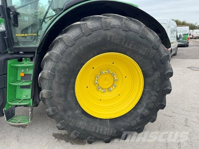 John Deere 6215R Traktorok