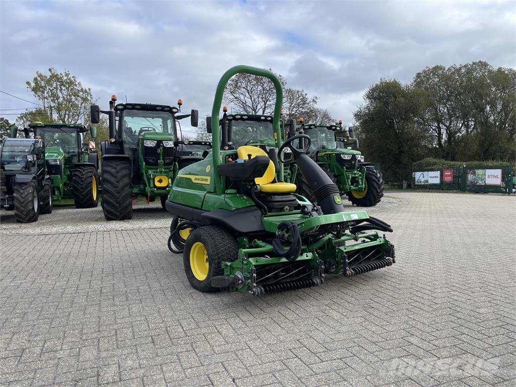 John Deere 7200 Газонокосилки