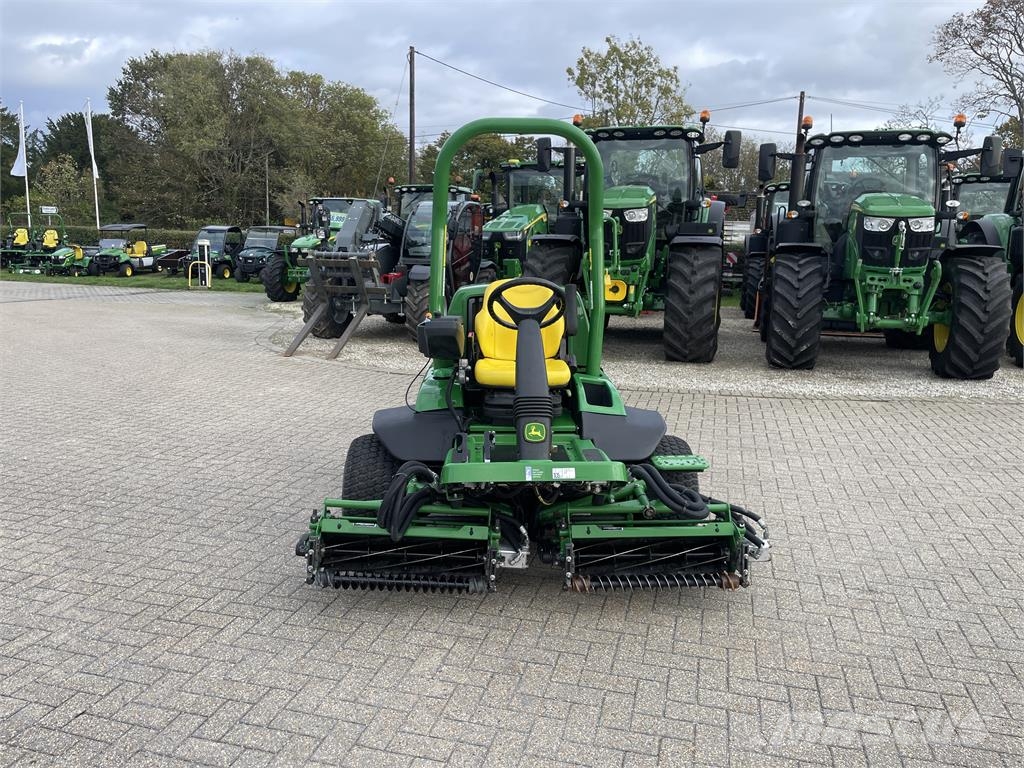 John Deere 7200 Газонокосилки