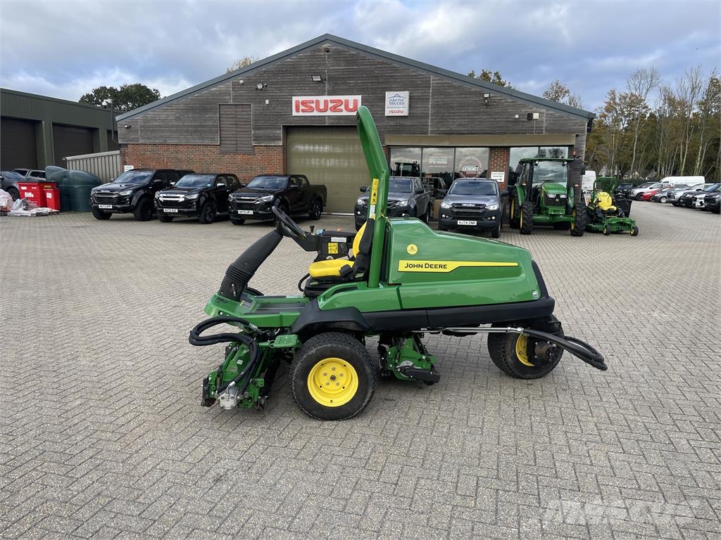 John Deere 7200 Газонокосилки