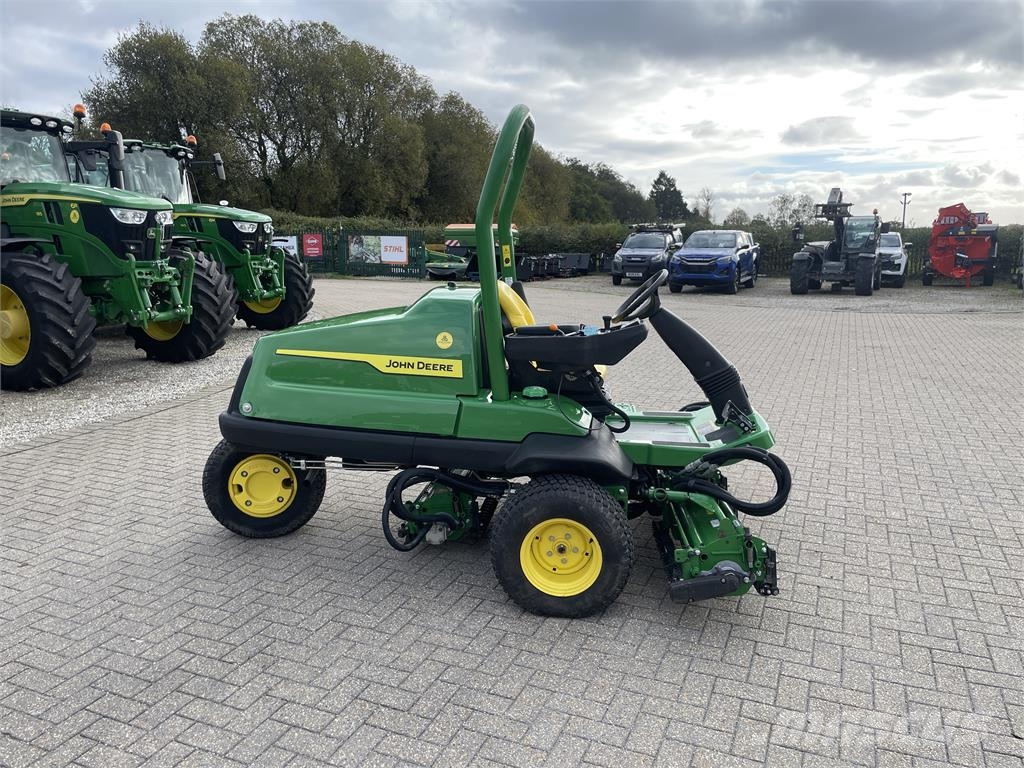 John Deere 7200 Газонокосилки