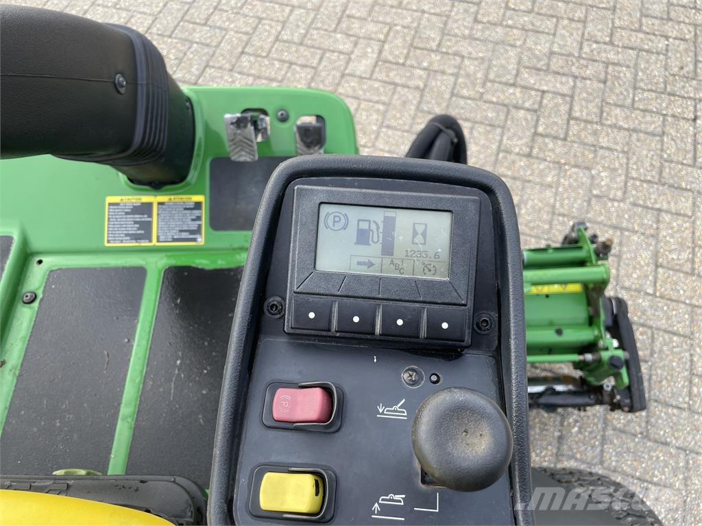 John Deere 7200 Газонокосилки