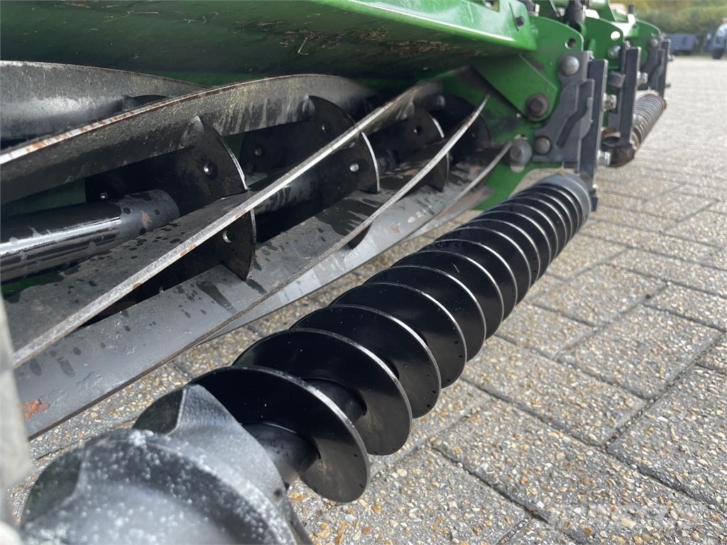 John Deere 7200 Газонокосилки