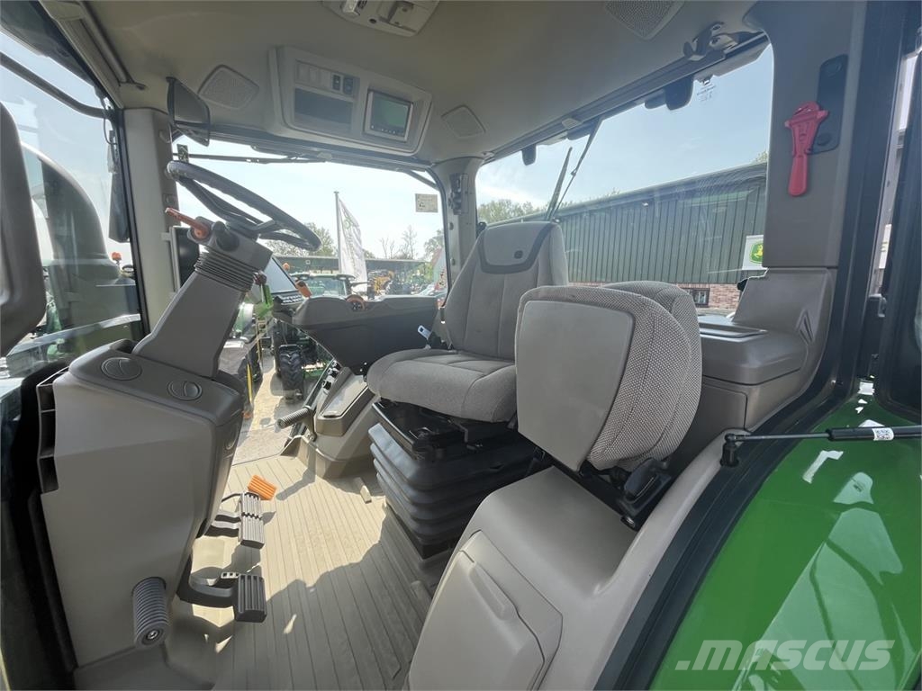 John Deere 7R 330 Трактори