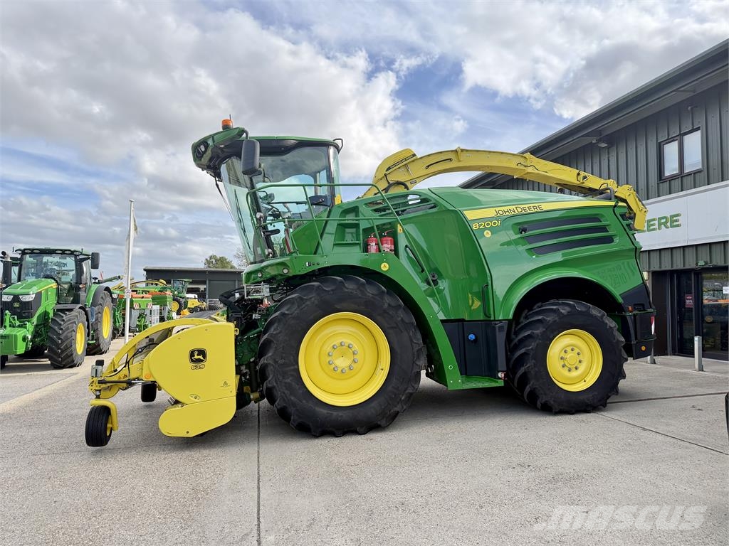 John Deere 8200 Forage harvesters
