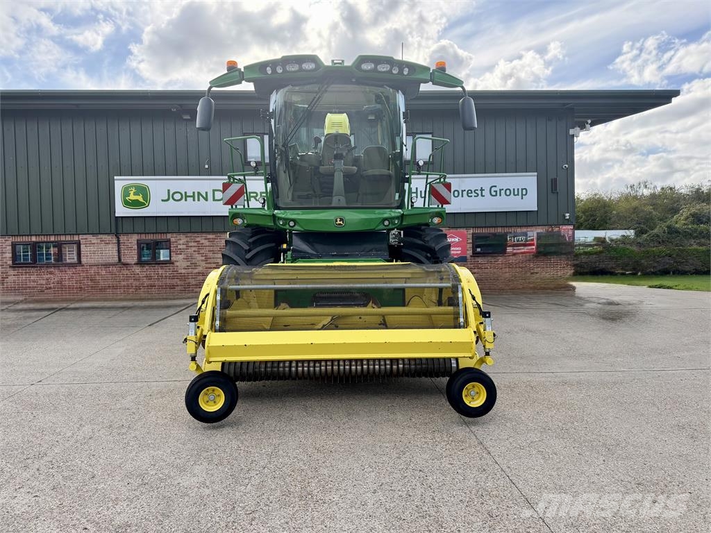 John Deere 8200 Forage harvesters