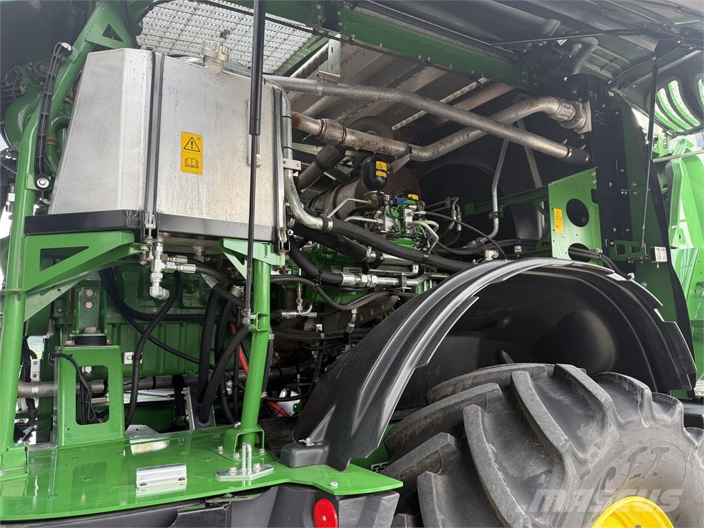 John Deere 8200 Forage harvesters