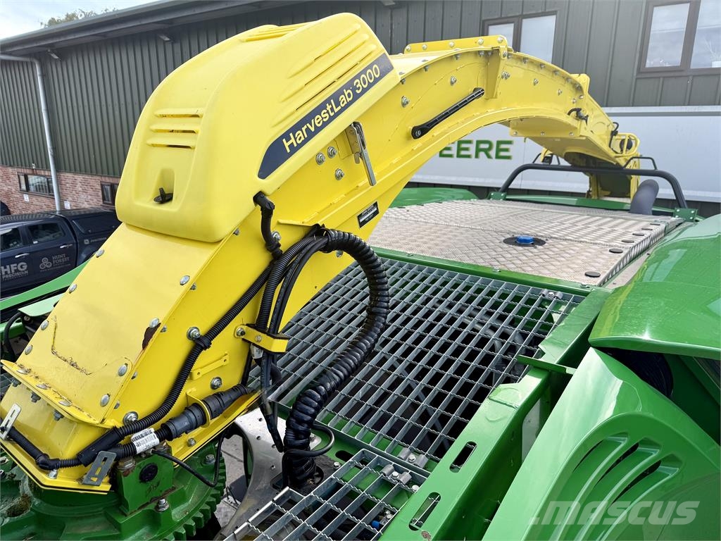 John Deere 8200 Forage harvesters