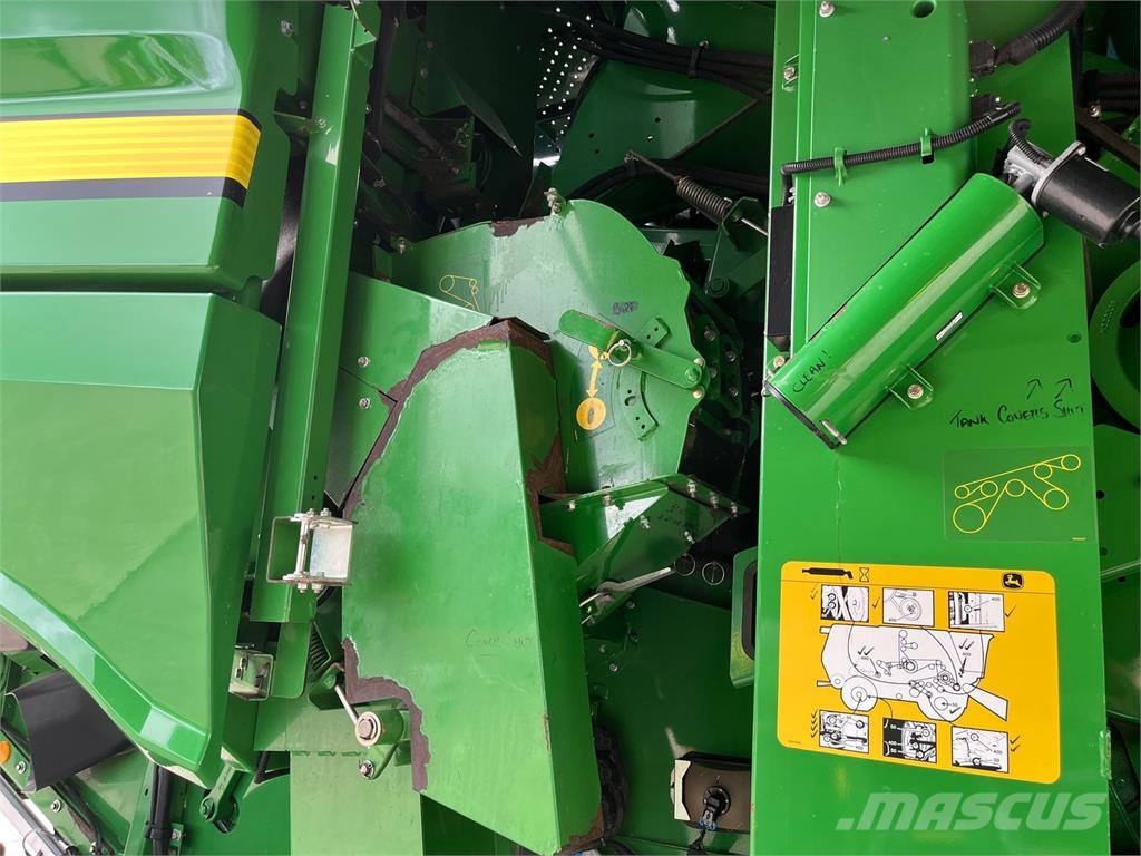 John Deere S685 Combine harvesters