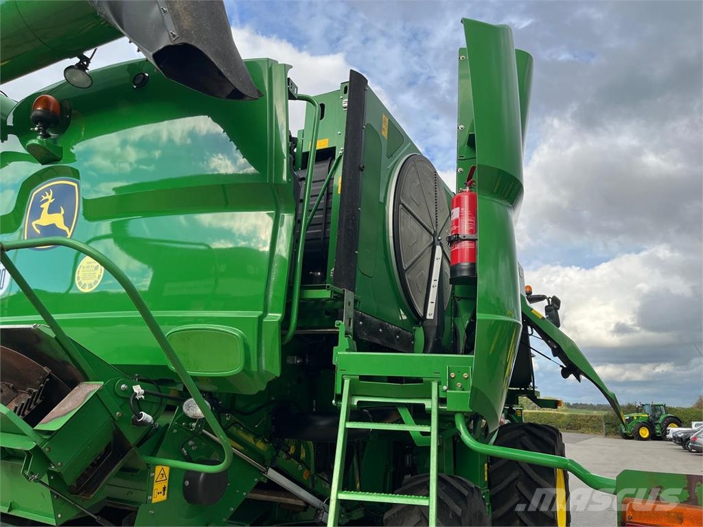 John Deere S685 Combine harvesters