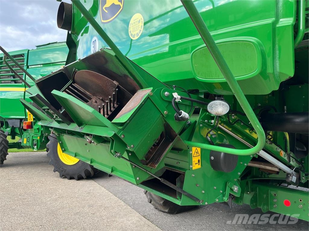 John Deere S685 Combine harvesters