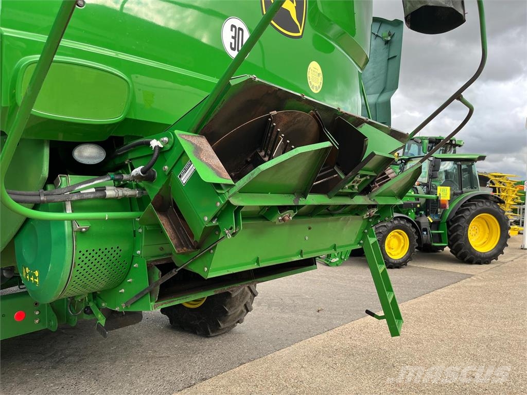 John Deere S685 Combine harvesters