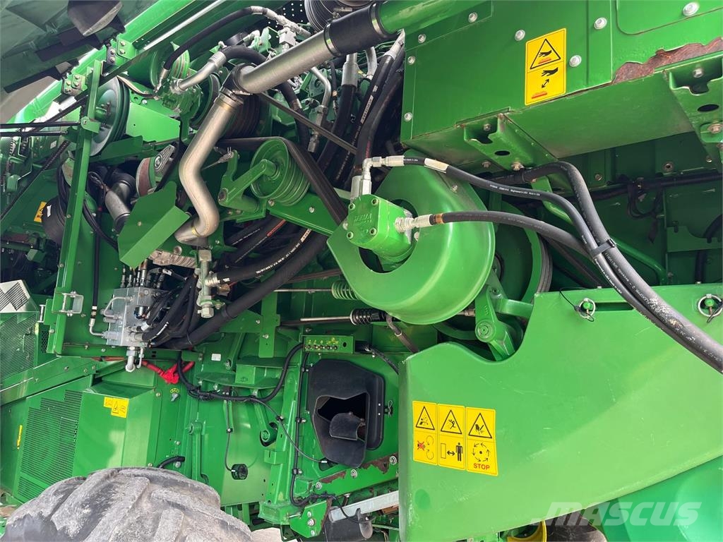 John Deere S685 Combine harvesters